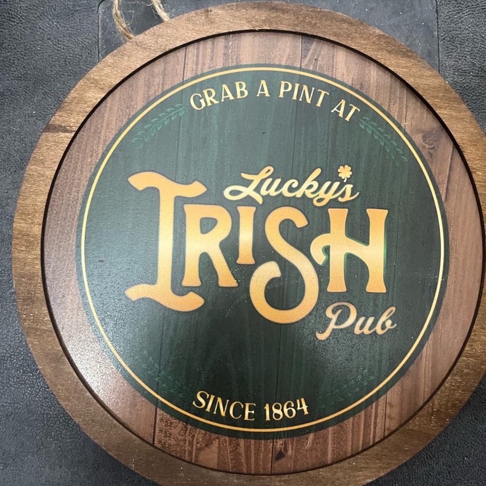 Lucky's Irish Pub Wall Sign